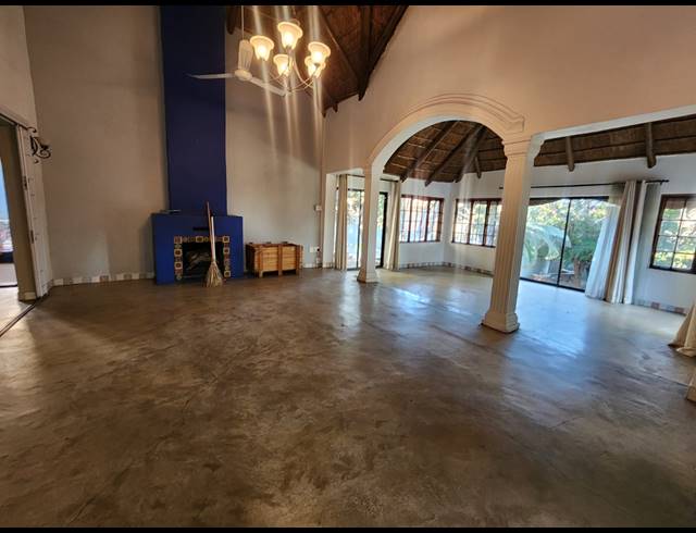 5 BEDROOM TOWNHOUSE FOR SALE IN CASHAN